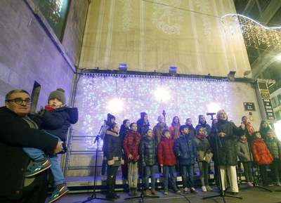 Les nadales de les corals Shalom i Vailets, de l'Orfeó Lleidatà han animat l'acte.