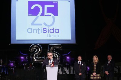 La consellera de Presidència, Neus Munté, acompanyada de l’alcalde de Lleida, Àngel Ros, ha presidit el sopar commemoratiu amb motiu del 25è aniversa….