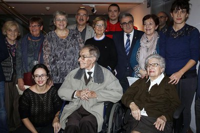 L'alcalde de Lleida, Àngel Ros, ha presidit un emotiu acte juntament amb una bona representació de la família de Lluís Virgili, acompanyat de la seva….