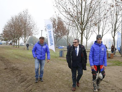 El paer en cap també ha saludat el pilot Àlex Màrquez i l'entrenador Emili Alzamora..