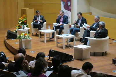 Una taula rodona dels directors que ha tingut l'escola, un dels actes de la celebració.