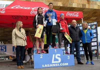 Pòdium de la cursa de 10 km en categoria femenina.