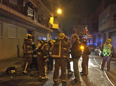 Els serveis socials de la Paeria reallotgen cinc famílies de l’edifici del carrer Músic Vivaldi de la Mariola, afectat per un incendi.