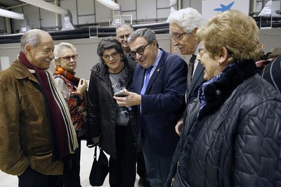 Mig miler de persones s’han aplegat al Pavelló 4 dels Camps Elisis per donar la benvinguda a les festes nadalenques.