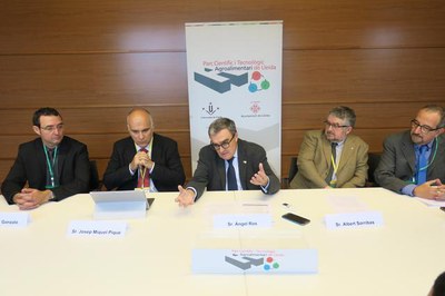 El vicepresident del Parc Científic i alcalde de Lleida, Àngel Ros, acompanyat del president de la Xarxa Mundial de Parcs IASP i de la XPCAT, Josep M….