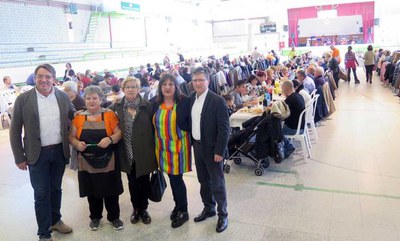 El dinar de l'Associació de Veïns s'ha fet al Pavelló Municipal.