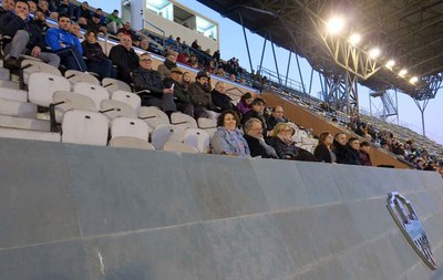 La tinent d'alcalde Mínguez i els regidors Cerdà i Marín han animat l'equip des de la llotja del Camp d'Esports.