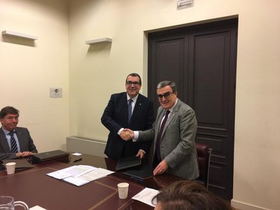 El conseller Jordi Jané i l’alcalde Àngel Ros han signat un conveni de coordinació/col·laboració en matèria de seguretat pública que permet fer ús al….