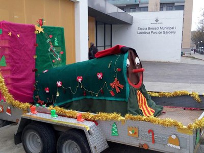 El Tió del Pla de Desenvolupament Comunitari ha visitat aquest dilluns els centres educatius de la Mariola i de Pius XII.