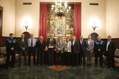 El conveni de col·laboarció entre la Paeria i la Fundació Mapfre pel programa escolar d’Educació Viària s'ha signat al Saló del Retaule.