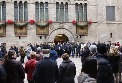 L’alcalde Ros ha presidit el minut de silenci que s'ha fet a la plaça de la Paeria pels fets ocorreguts a Berlín, Ankara i Alep, condemnant qualsevol….