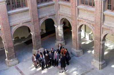 Visita al claustre del Roser.