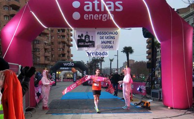 Espílez creuant la línia d'arribada.