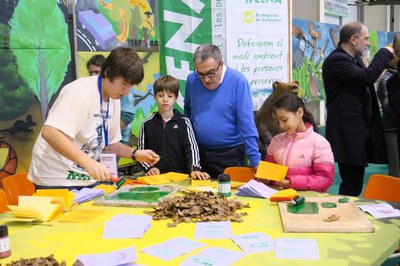 Ipcena ens proposa al seu taller conèixer el bosc i els arbres més comuns.