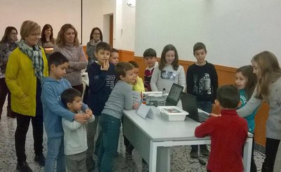 El l'acte de cloenda al Parc Científic de Lleida, la tinent d'alcalde Montse Parra ha felicitat els nois i noies que han fet el casal de Robòtica per….