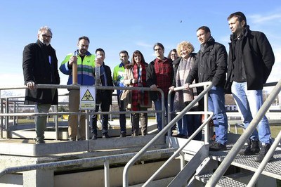 Els regidors han pogut conèixer de primera mà com es depura l’aigua de la ciutat i quin és el procés que segueix l’aigua des que surt pel desguàs de ….