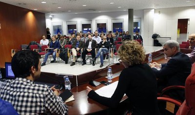 La trobada s’emmarca dins del compromís de l’equip de govern de compliment de la moció aprovada al ple del mes de juliol, presentada per la Crida per….