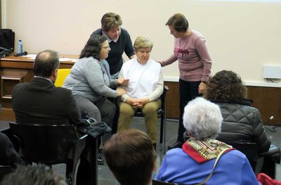 L'acte de cloenda ha comptat amb un esquetx teatral del grup de creativitat per cuidadors no professionals.
