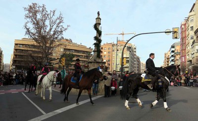 Els tres tombs s'han donat a la creu del terme de la plaça Pau Casals.