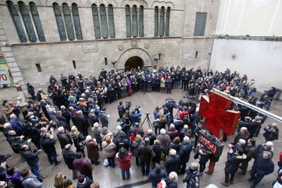 El silenci ha estat la mostra de solidaritat per acompanyar el dolor per la mort dels dos agents rurals.