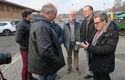 El sindicat ha lliurat a l’alcalde Ros el Manifest d'UP abans de la Marxa Pagesa, que ha sortit dels Camps Elisis.