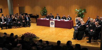 A més de la imposició de togues es va retre homenatge als col·legiats amb 25, 40 i 50 anys de professió.