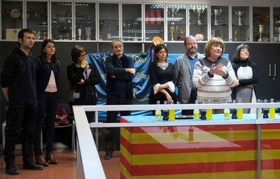 La regidora Sara Mestres s'ha dirigit als assistents a l'acte de la Llar de les Persones Sordes.