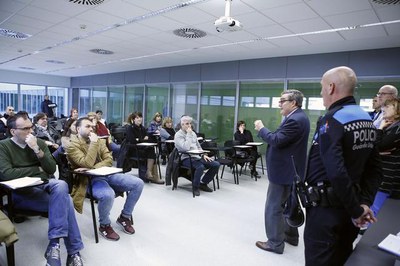 Els nous agents cívics faran un període de formació i després donaran suport a la Guàrdia Urbana, actuant en espais públics com places i jardins o en….