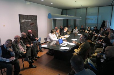 A la trobada han assistit veïns, propietaris d'establiments, representants dels instituts Joan Oró, Màrius Torres i Gili Gaya.