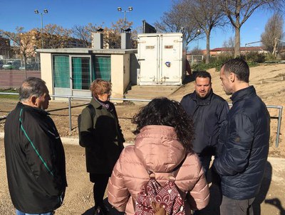 La tinent d'alcalde M.Parra ha visitat els treballs al CF Pardinyes i a la UE Balàfia on es posarà gespa artificial als camps annexes de futbol 7.