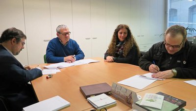 Joan Gómez ha signat la cessió d'ús d'un espai municipal a les entitats Prosec i Agrupa't.