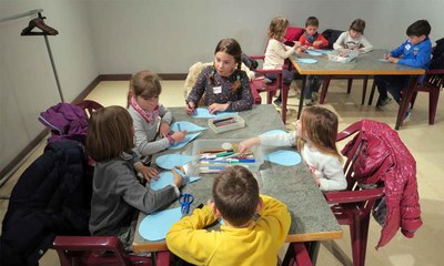 Els petits donen via lliure a la seva imaginació.