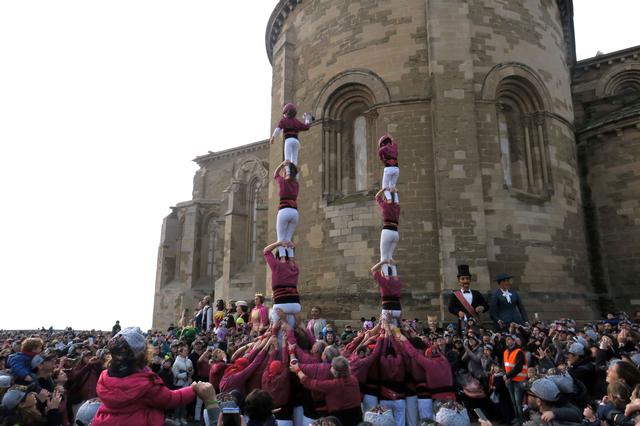Els Castellers van fer dos pilars tot just acabada la lectura del manifest