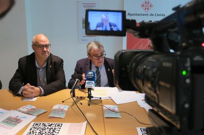 L'alcalde de Lleida Àngel Ros, amb el director dels Serveis Territorials d'Afers Socials, Joan Santacana, en un moment de la seva intervenció..