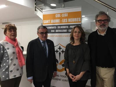 L'alcalde de Lleida, el tinent d'alcalde Fèlix Larrosa, la regidora Sara Mestres i la directora de l'Escola Sant Jaume-Les Heures, Antònia Aldabó..