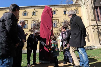 La néta de l'artista ha ajudat a descobrir l'escultura.