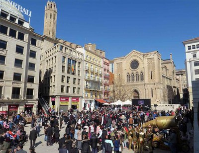El Ball del Vermut de la plaça Sant Joan ha esperat l'arribada dels participants.