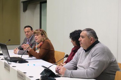 La regidora de Polítiques d’Igualtat, Sara Mestres, acompanyada dels presidents dels col·legis professionals, Rafa Gimena i Oriol Verdú, respectivame….