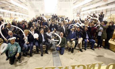 Una performance del pallasso Magí ha trencat el gel de la seriositat de la inauguració.