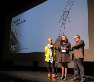 El paer en cap, la directora d'Animac, Carolina López, i la tinent d'alcalde Montse Parra, durant la cloenda de la Mostra.