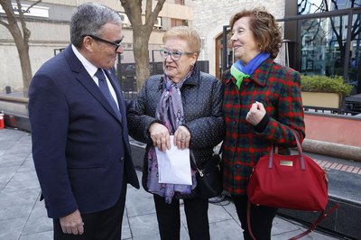 Teresa Gil i Josefina Sanvisén, medalla Francesc Macià al mèrit laboral, han estat les encarregades de llegir el manifest en el Dia Internacional de ….