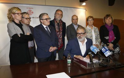 El govern municipal demana la dimissió del regidor de Comú que ha impulsat la denúncia..