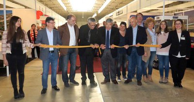 Aquest migdia s'ha fet la inauguració oficial amb el tall de la cinta.