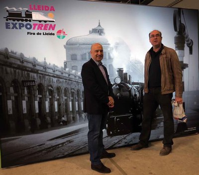 El tinent d'alcalde Rafael Peris amb Vidal Vidal, un dels guardonats amb els Premis Rail Platino.