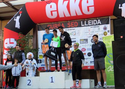 La tinent d'alcalde Montse Parra ha lliurat els trofeus als guanyadors.