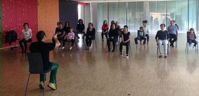 Al matí, Àngels Margarit ha dirigit un taller de dansa familiar a la Llotja.