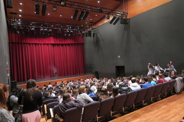 Han participat els col·legis Lestonnac, El Carme, l'Escola de Jardineria i els INS Castell dels Templers, Torrevicens, Màrius Torres, Joan Oró i Gili Gaya