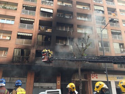 L'incendi ha afectat visiblement la façana de l'edifici..