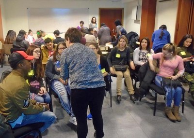 Un centenar de joves de la Mariola i de Pius XII han treballat temes com l’alimentació, l’activitat física o la higiene dental amb el projecte d’hàbi….