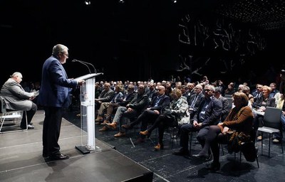 Seguir impulsant l’educació com a eina de cohesió i d’igualtat, desenvolupar nova indústria i oferta comercial i impulsar la indústria cultural, altr….